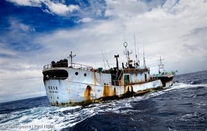 A Taiwanese longline fishing vessel, just one of thousands of tuna boats fishing the Pacific Ocean. © Greenpeace / Paul Hilton