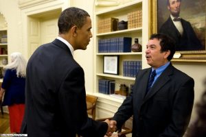 Randall Arauz receiving the Goldman Environmental Prize at the White House, 2010